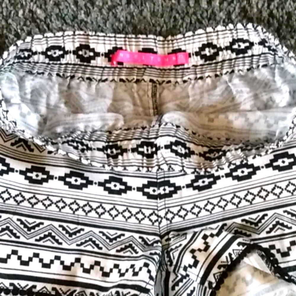 Shorts - Picture 3 of 3